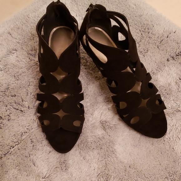 Kelly & Katie Shoes - 🛍 Host Pick 🛍 Kelly & Katie black dressy shoes